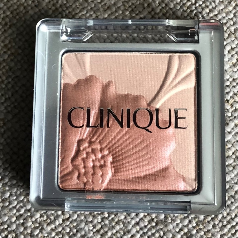 Clinique All over color: Fresh Bloom (01 Peony)